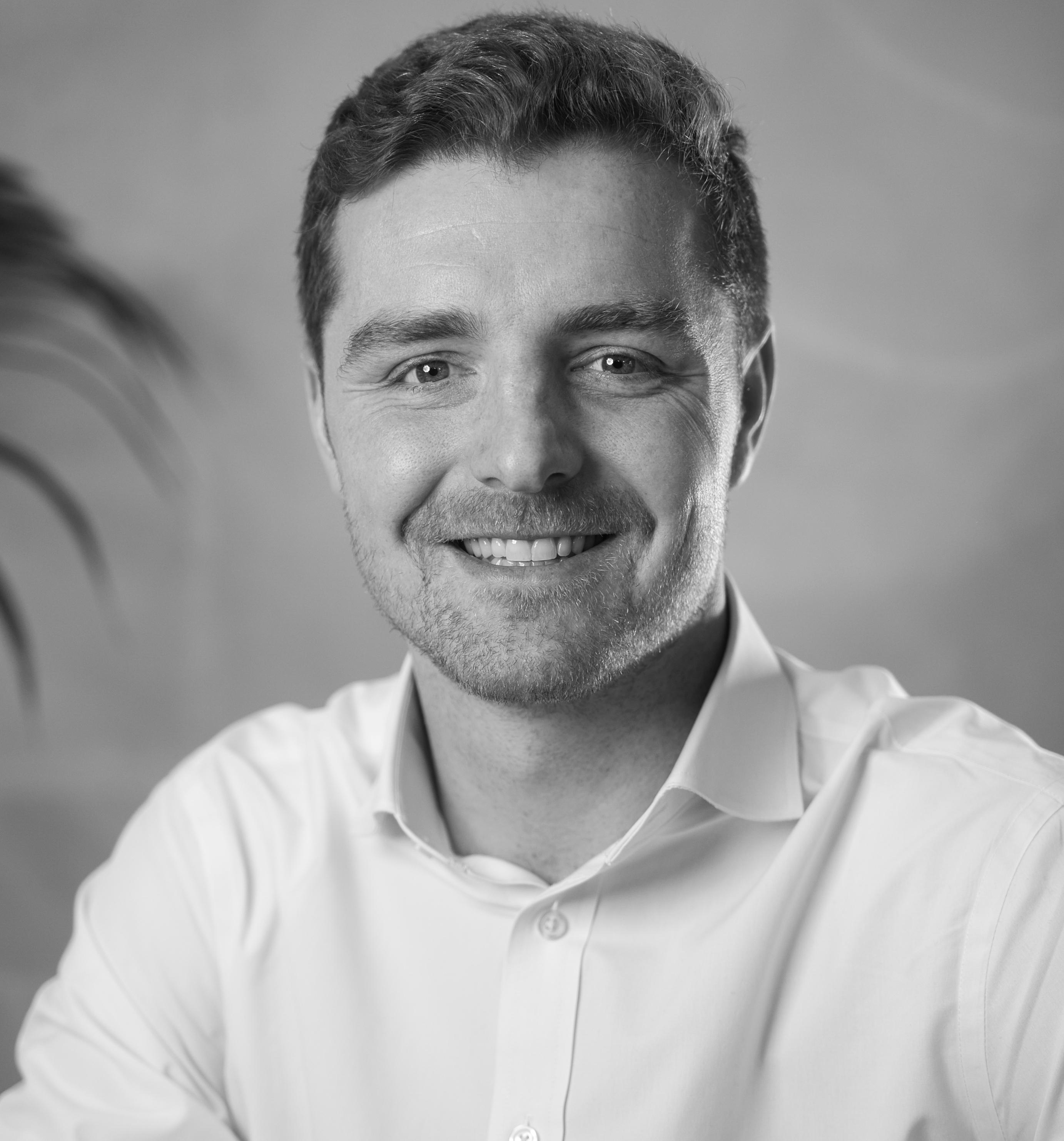 Fergus Shires, COMMERCIAL & DEVELOPMENT BROKER